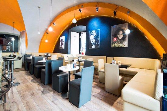 Cafe Pianola